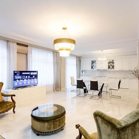 The Grand Apartment Tbilisi Esterno foto