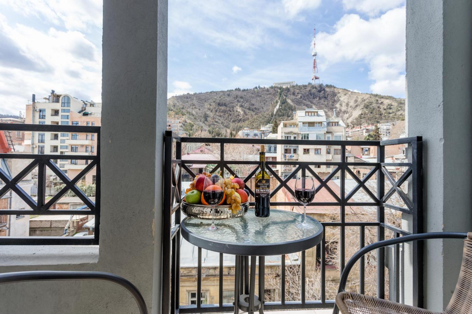 The Grand Apartment Tbilisi Esterno foto