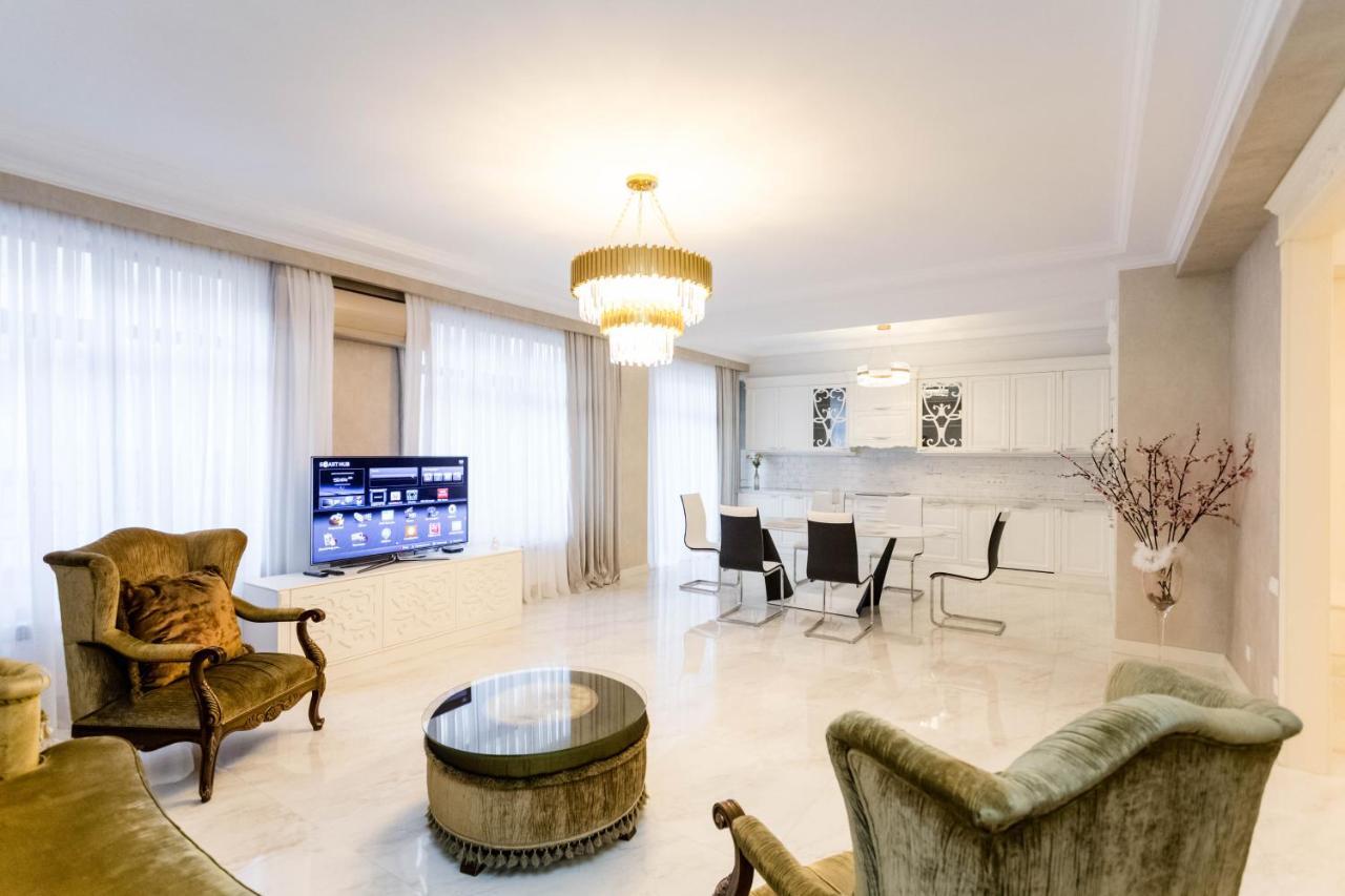 The Grand Apartment Tbilisi Esterno foto
