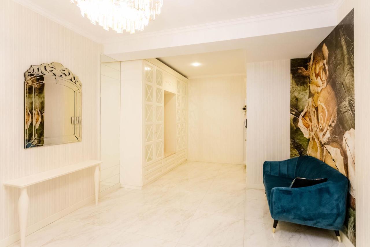 The Grand Apartment Tbilisi Esterno foto